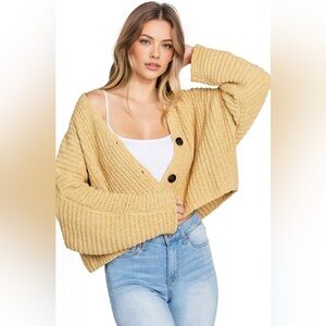 🍯NWOT Love Tree Women's V-Neck Slouchy Knit Crop Cardigan🍯